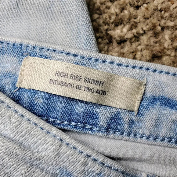Universal Thread High Rise Skinny Jeans Women's Size 2/26R NWOT Light Acid Wash - Picture 3 of 16
